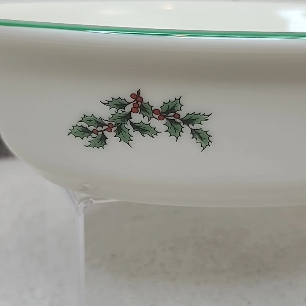 Spode 2000 Vintage Christmas Tree Oven to Table Oval Rimmed Dish in White/Green